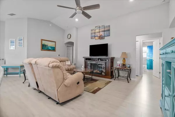 Lake Alfred, FL 33850,913 INVERNESS WAY