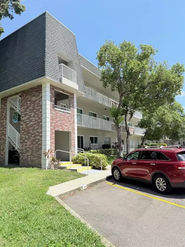 2426 PERSIAN DR #38, Clearwater, FL 33763