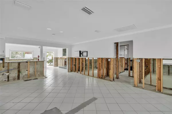Clearwater Beach, FL 33767,213 LEEWARD IS