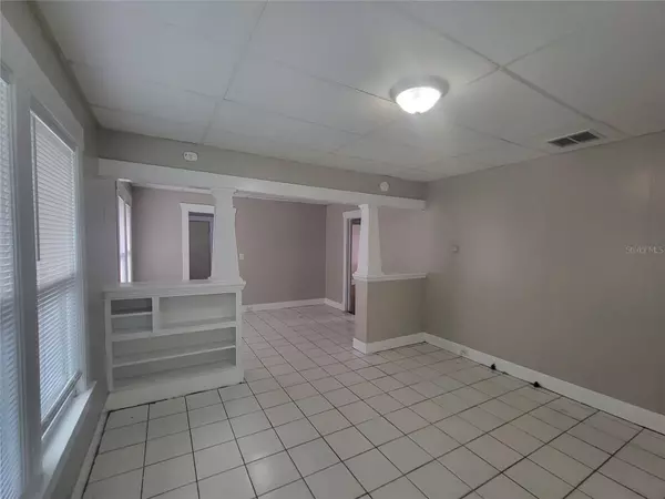 St Petersburg, FL 33705,1042 8TH AVE S