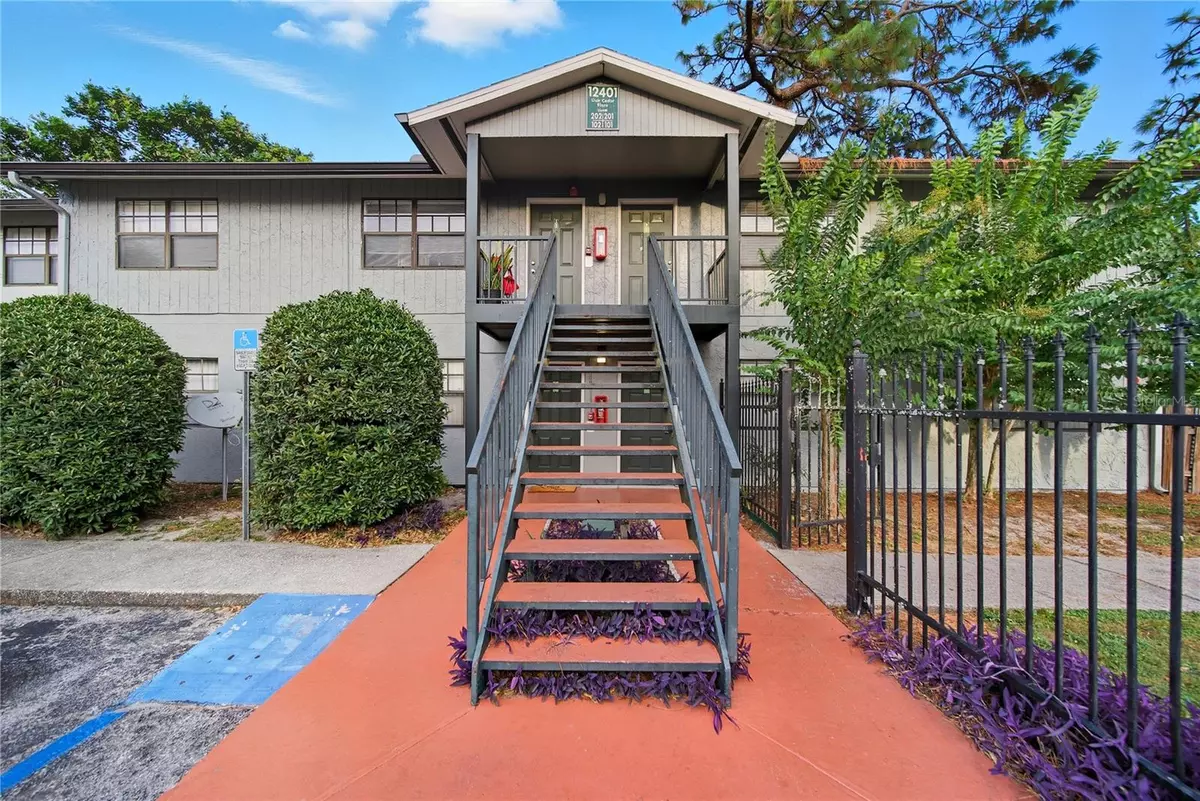 Tampa, FL 33612,12401 OAK CEDAR PL #201