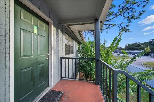 Tampa, FL 33612,12401 OAK CEDAR PL #201