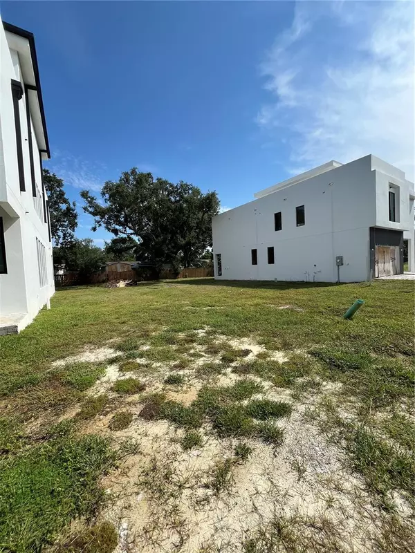 Tampa, FL 33611,3201 SERENITY ESTATES LN