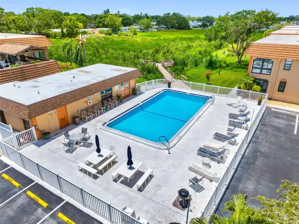 Largo, FL 33773,10226 SEMINOLE ISLAND DR
