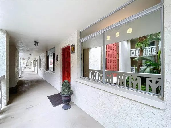 Clearwater, FL 33764,1012 PEARCE DR #211