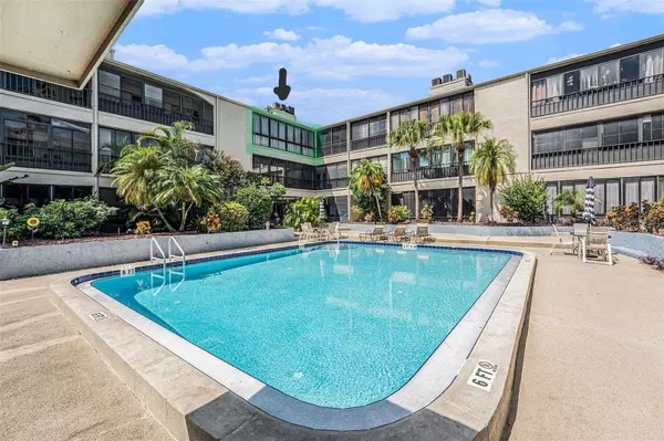 Belleair Bluffs, FL 33770,215 VALENCIA BLVD #308