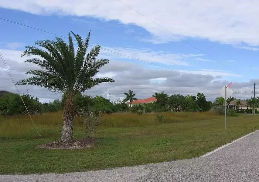 15725 MEACHAM CIR, Port Charlotte, FL 33981