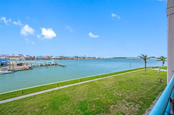 1 KEY CAPRI #211W, Treasure Island, FL 33706