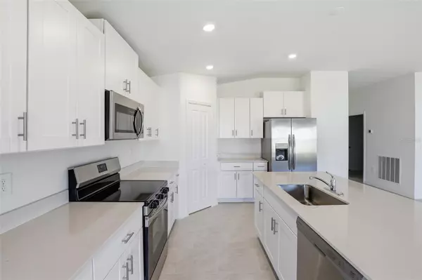 Rotonda West, FL 33947,102 LEISURE PL