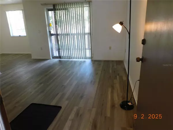 Tampa, FL 33604,9009 WESTCHESTER CIR #B-18