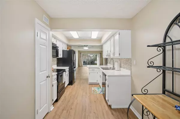 St Petersburg, FL 33711,7300 SUNSHINE SKYWAY LN S #202