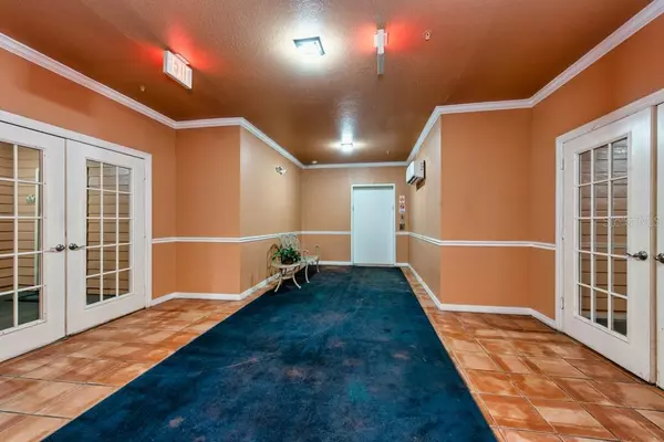 Tampa, FL 33611,5000 CULBREATH KEY WAY #8-118
