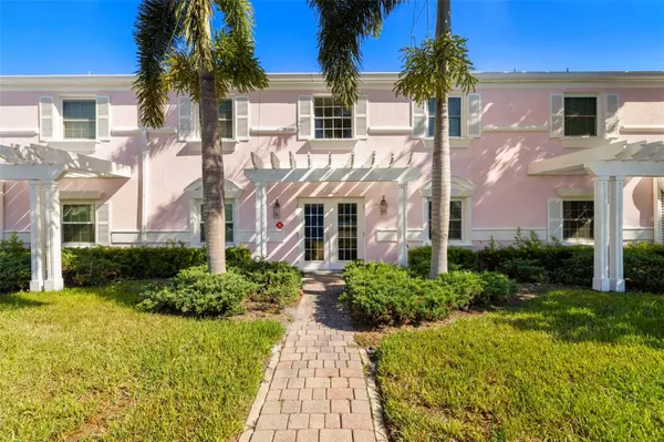 249 POMPANO DR SE #B, St Petersburg, FL 33705
