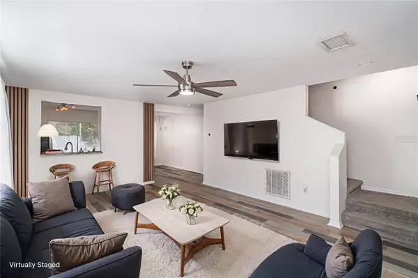 Lithia, FL 33547,5865 MEADOWPARK PL