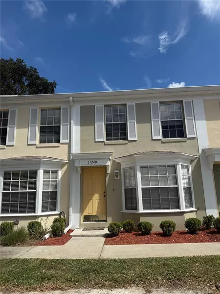 37240 EMBASSY PARK LN, Dade City, FL 33525