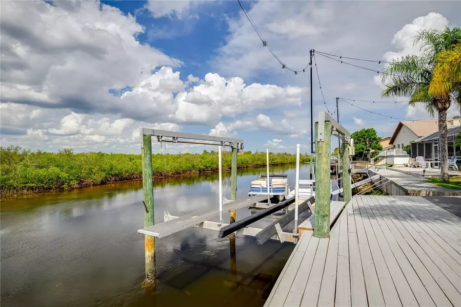 4111 MARINE Pkwy, New Port Richey, FL 34652