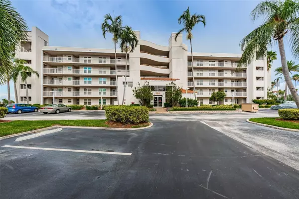 St Petersburg, FL 33715,5901 BAHIA DEL MAR CIR #321