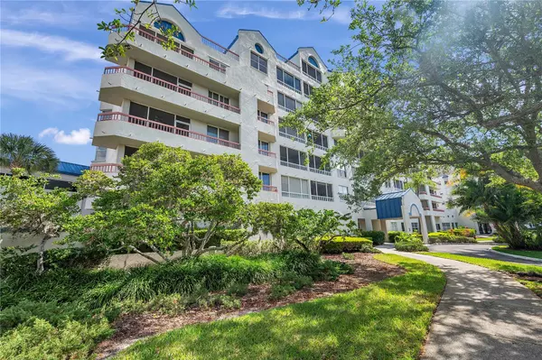 Clearwater, FL 33762,2333 FEATHER SOUND DR #B307