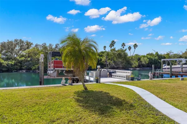 St Petersburg, FL 33702,556 MOUNT OAK AVE NE #738