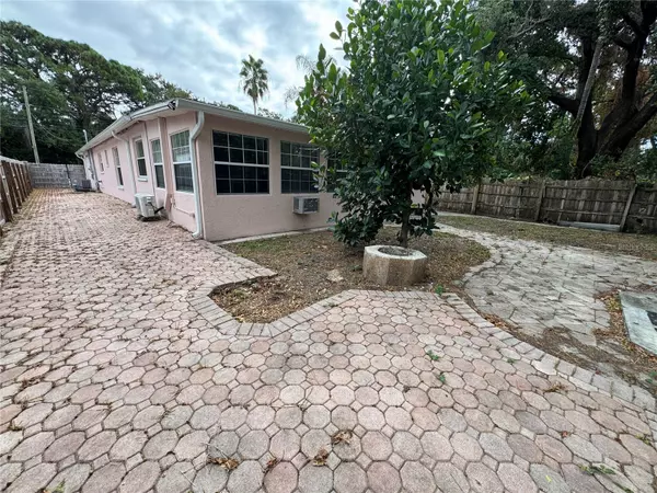 St Petersburg, FL 33709,4678 70TH ST N