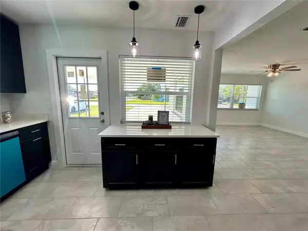 St Petersburg, FL 33714,5183 ORANGE BLOSSOM LN N