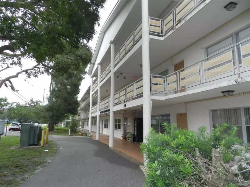 911 WASHINGTON AVE #112, Largo, FL 33770