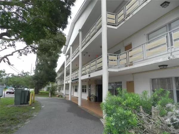 911 WASHINGTON AVE #112, Largo, FL 33770