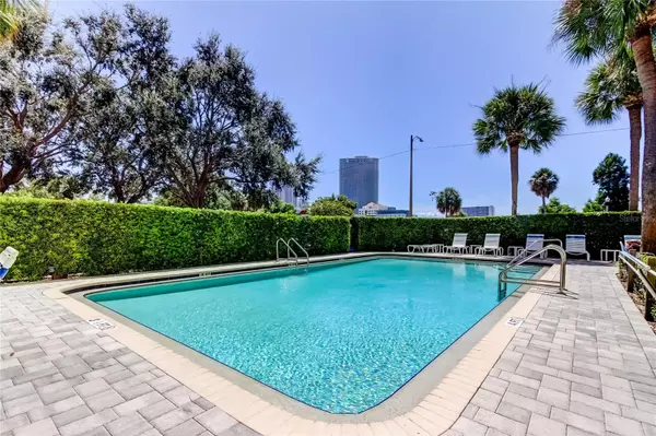 St Petersburg, FL 33701,701 MIRROR LAKE DR N #103