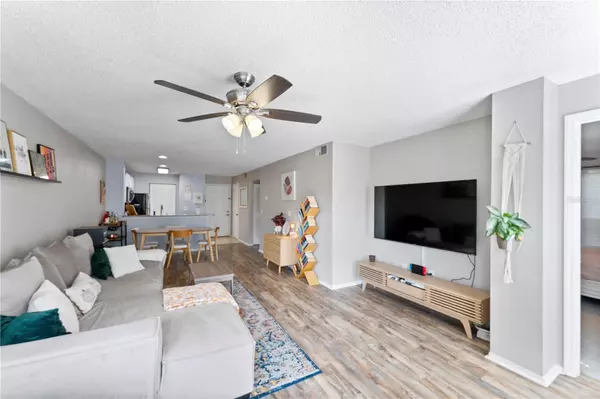 Tampa, FL 33624,10024 STRAFFORD OAK CT #809