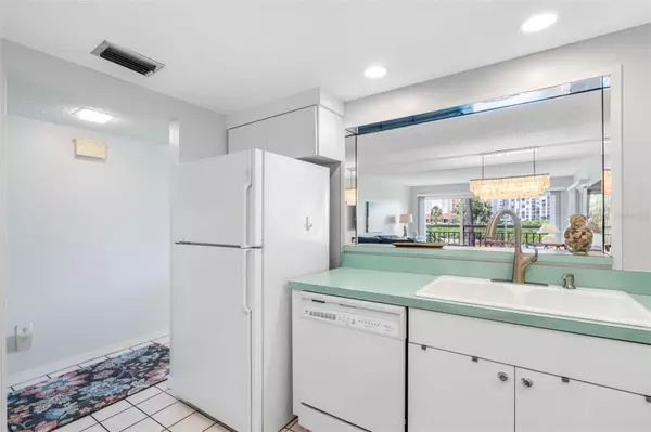 South Pasadena, FL 33707,7871 SAILBOAT KEY BLVD S #106
