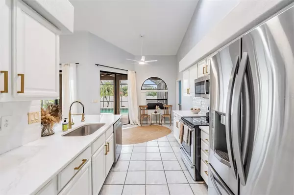 Apollo Beach, FL 33572,821 GREENVIEW DR