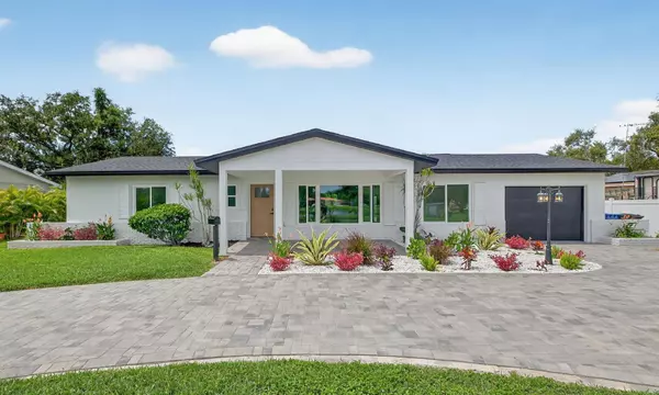 2726 LESLEE LAKE DR N, St Petersburg, FL 33713