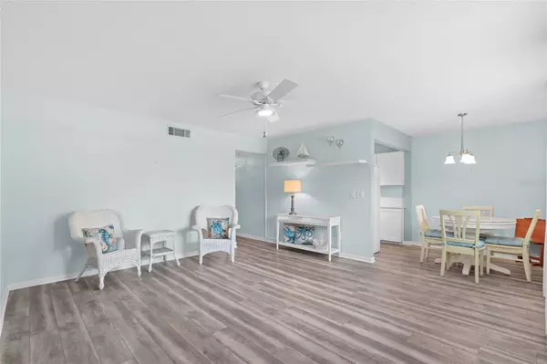 St Petersburg, FL 33702,209 NE LINCOLN CIR N #109