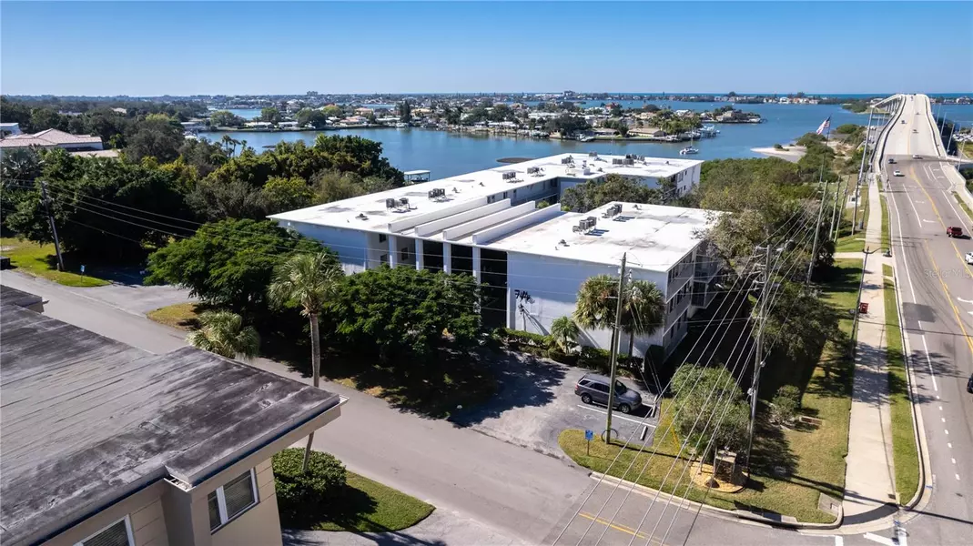 2950 WEST BAY DR #B6, Belleair Bluffs, FL 33770