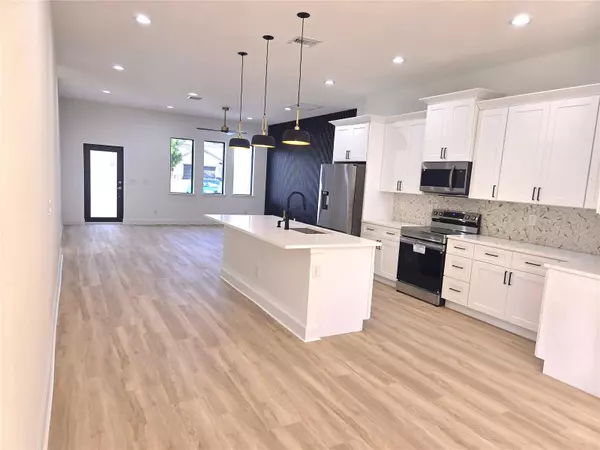 Port Charlotte, FL 33954,17049 HILLSBOROUGH BLVD