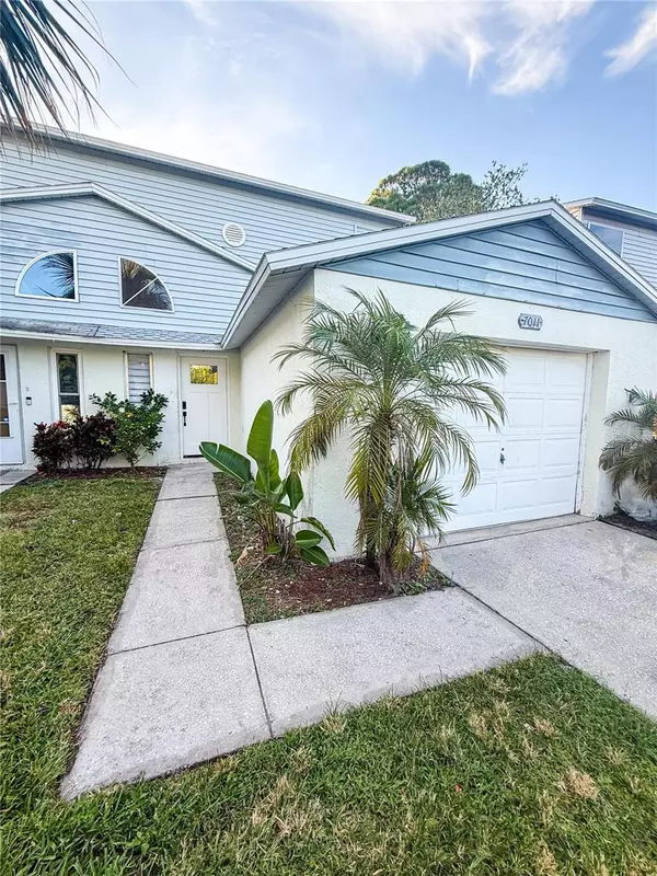 7011 OAKWOOD DR, New Port Richey, FL 34652