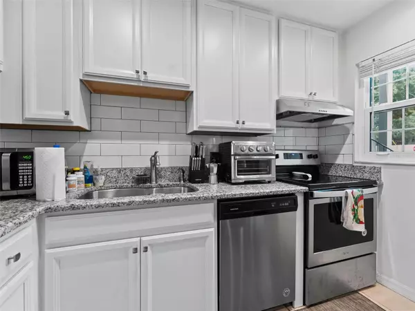 Tampa, FL 33611,4507 S OAK DR #P41