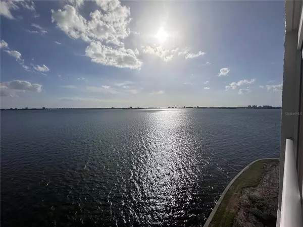 Gulfport, FL 33707,6060 SHORE BLVD S #605