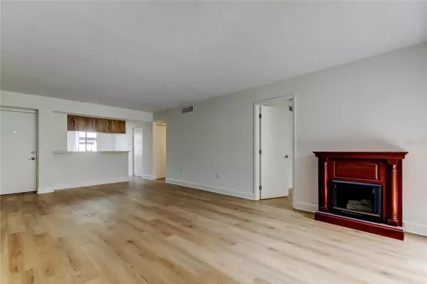 Oldsmar, FL 34677,115 PALMETTO CT #115