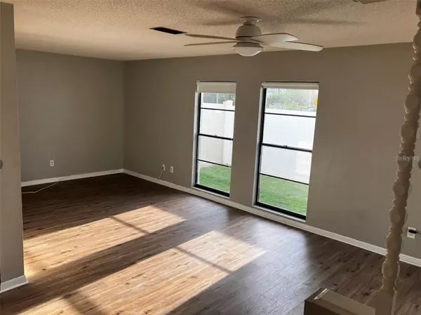 Tampa, FL 33624,10722 CROWNGATE LN