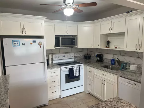 Sun City Center, FL 33573,101 CAMBRIDGE TRL #206