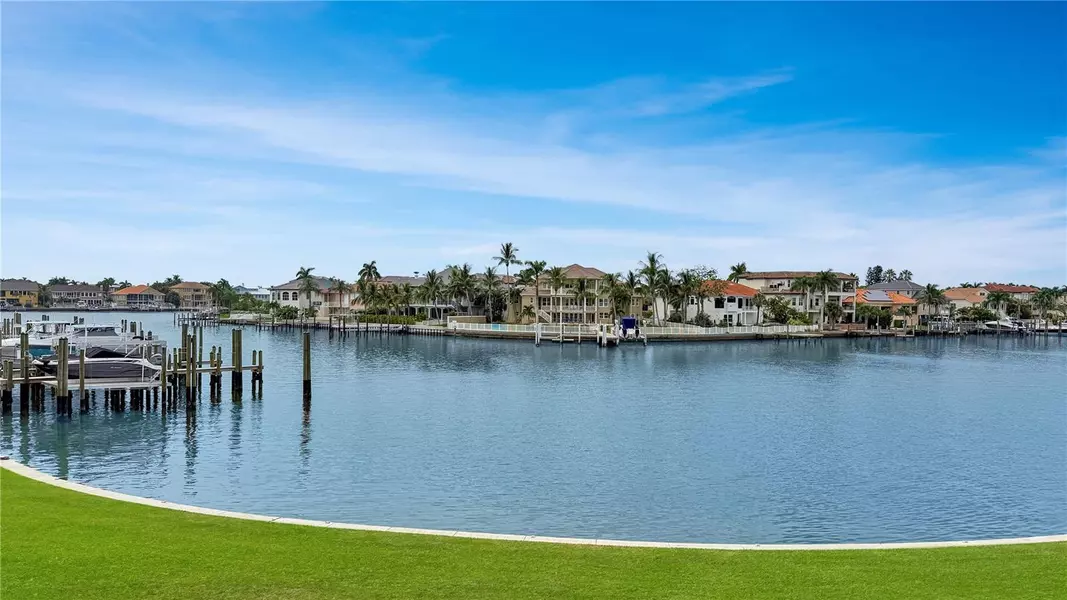 6240 KIPPS COLONY CT S #101, Gulfport, FL 33707