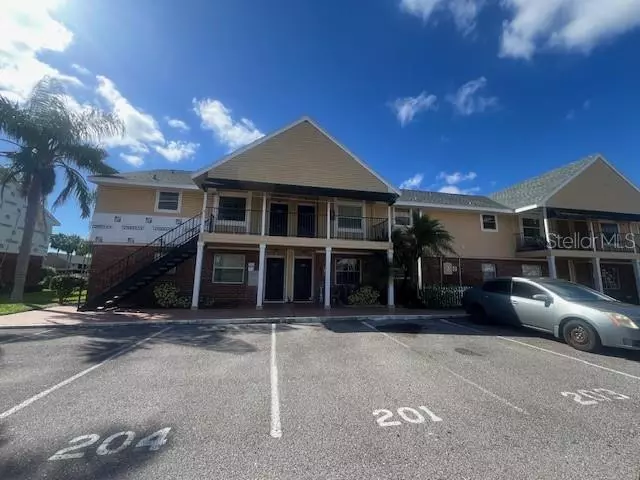 Largo, FL 33771,200 COUNTRY CLUB DR #201