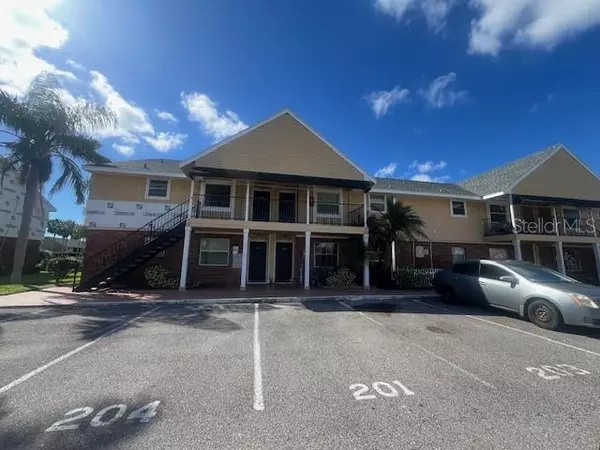 200 COUNTRY CLUB DR #201, Largo, FL 33771