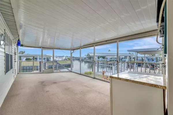 Apollo Beach, FL 33572,142 S SAINT THOMAS CIR