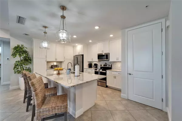 Bradenton, FL 34209,379 ARUBA CIR #201