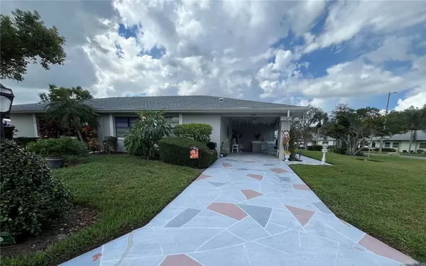2104 HEREFORD DR #2104, Sun City Center, FL 33573