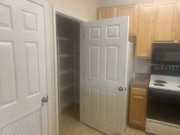 Tampa, FL 33619,10106 COURTNEY OAKS CIR #304