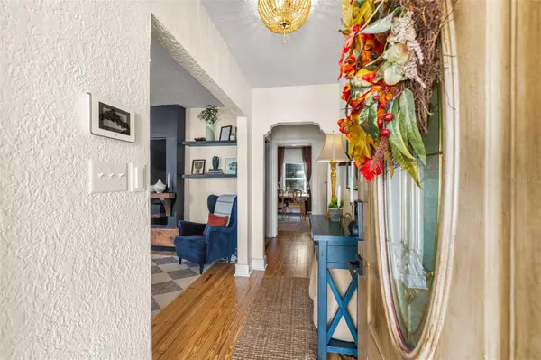 Tampa, FL 33607,2116 W SAINT LOUIS ST W