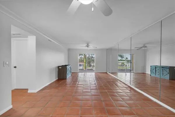 St Petersburg, FL 33711,4900 38TH WAY S #302